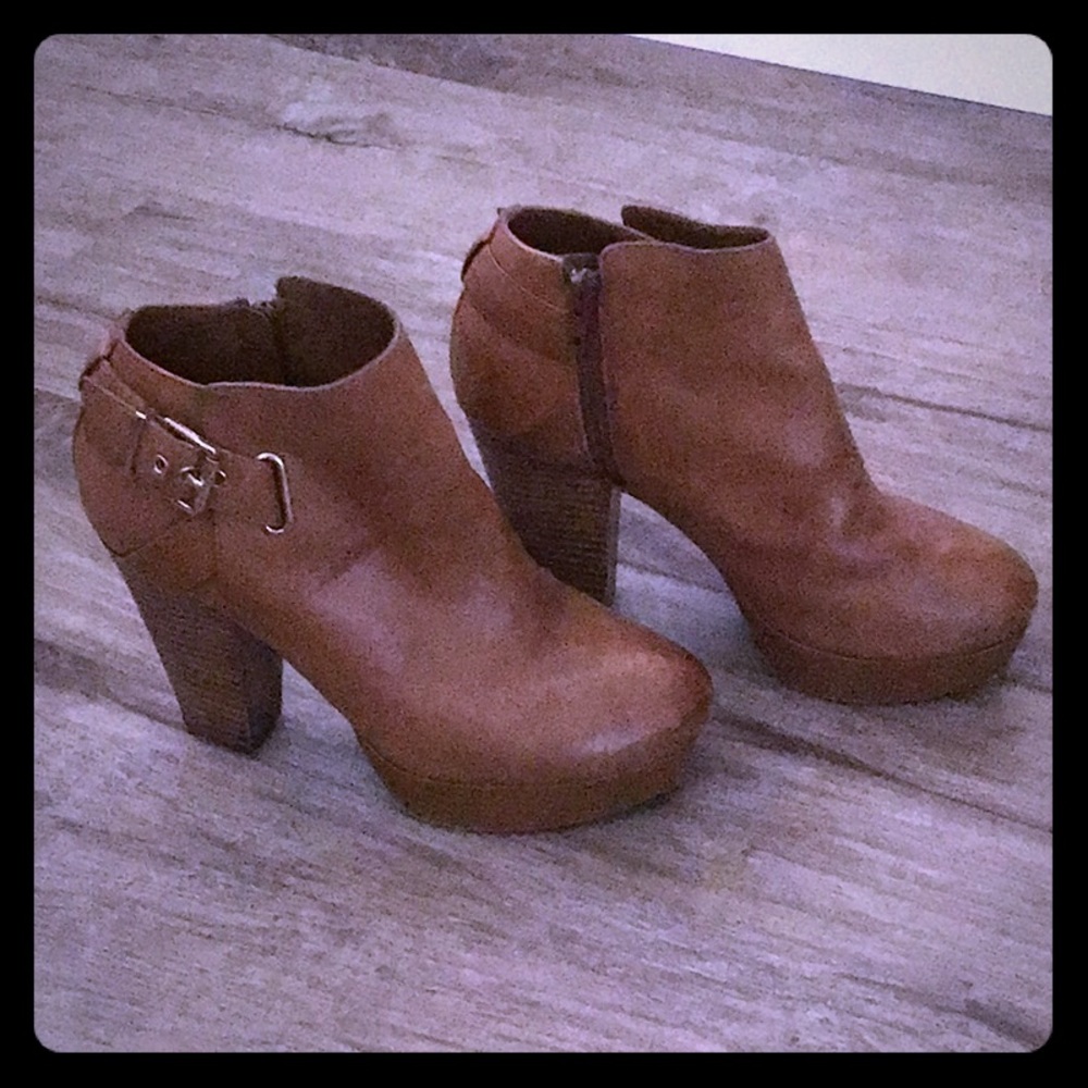 Gianni Bini leather heeled booties